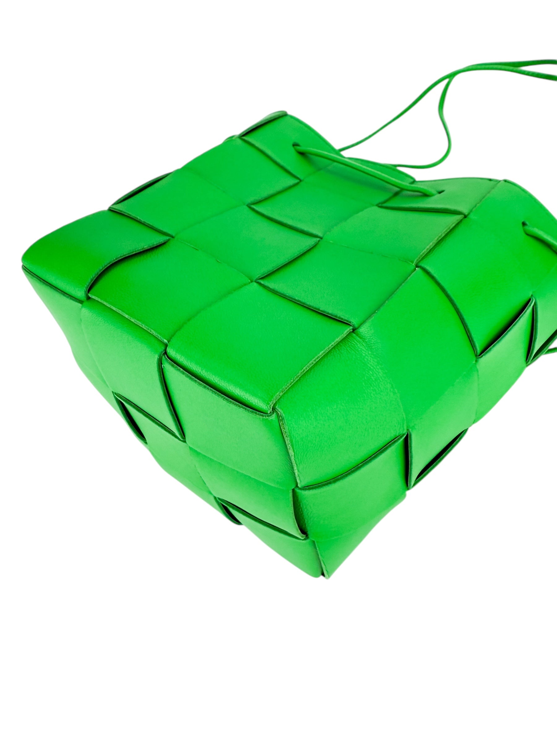 Bottega Veneta Nappa Maxi Intrecciato Small Cassette Bucket Bag Parakeet