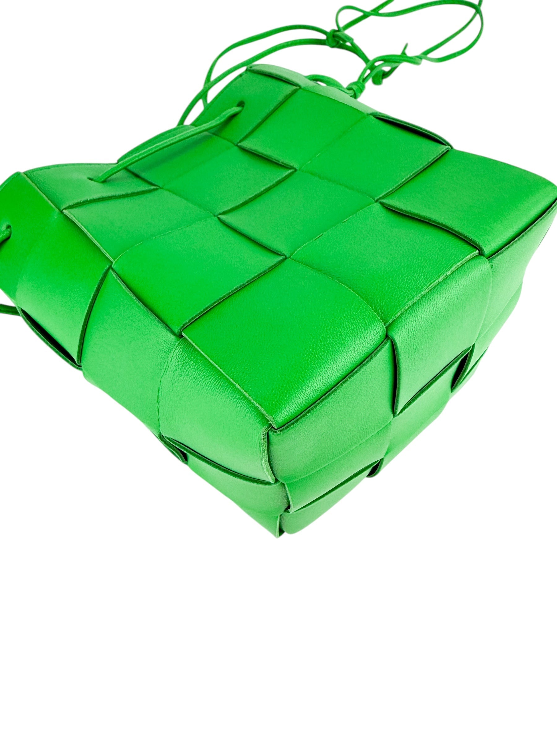 Bottega Veneta Nappa Maxi Intrecciato Small Cassette Bucket Bag Parakeet