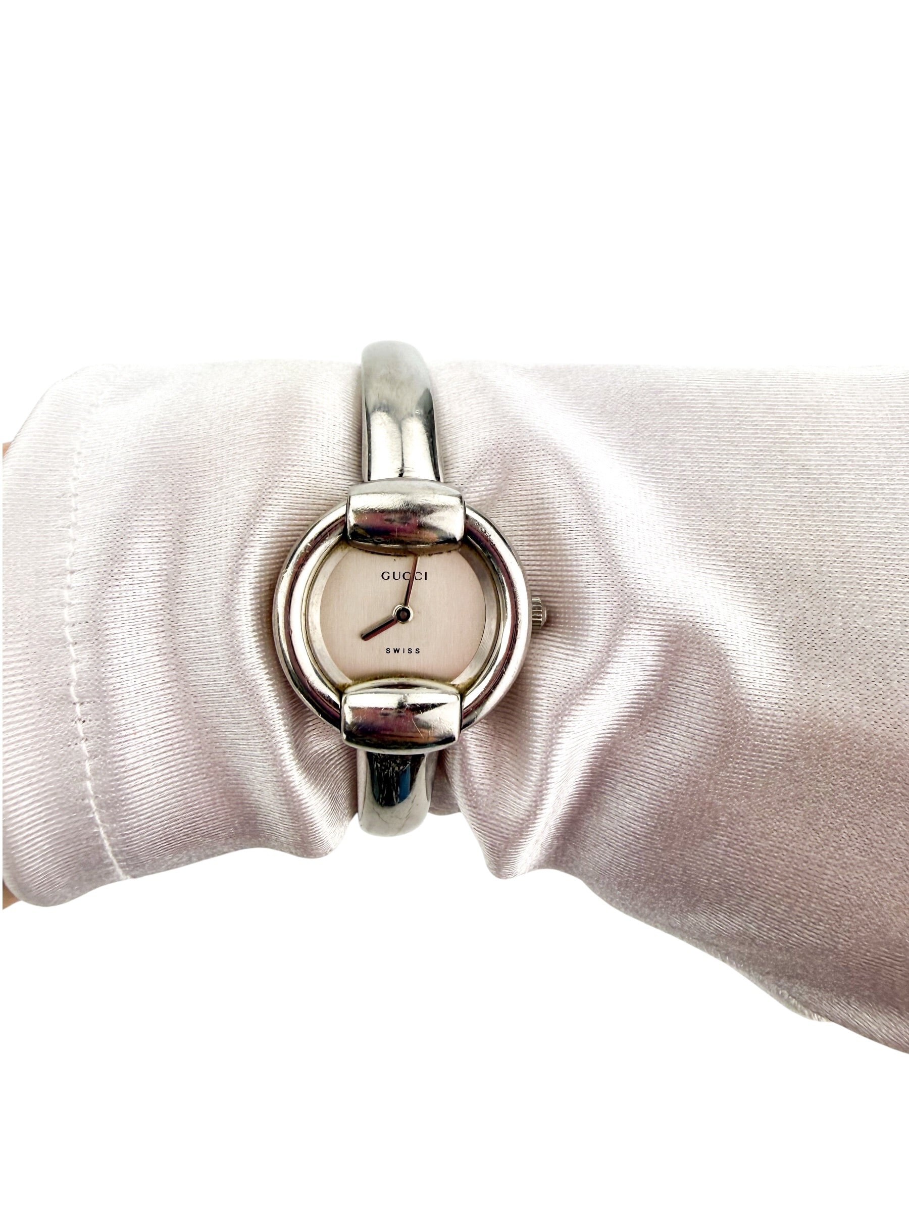 Gucci 1400 Series Bangle Watch