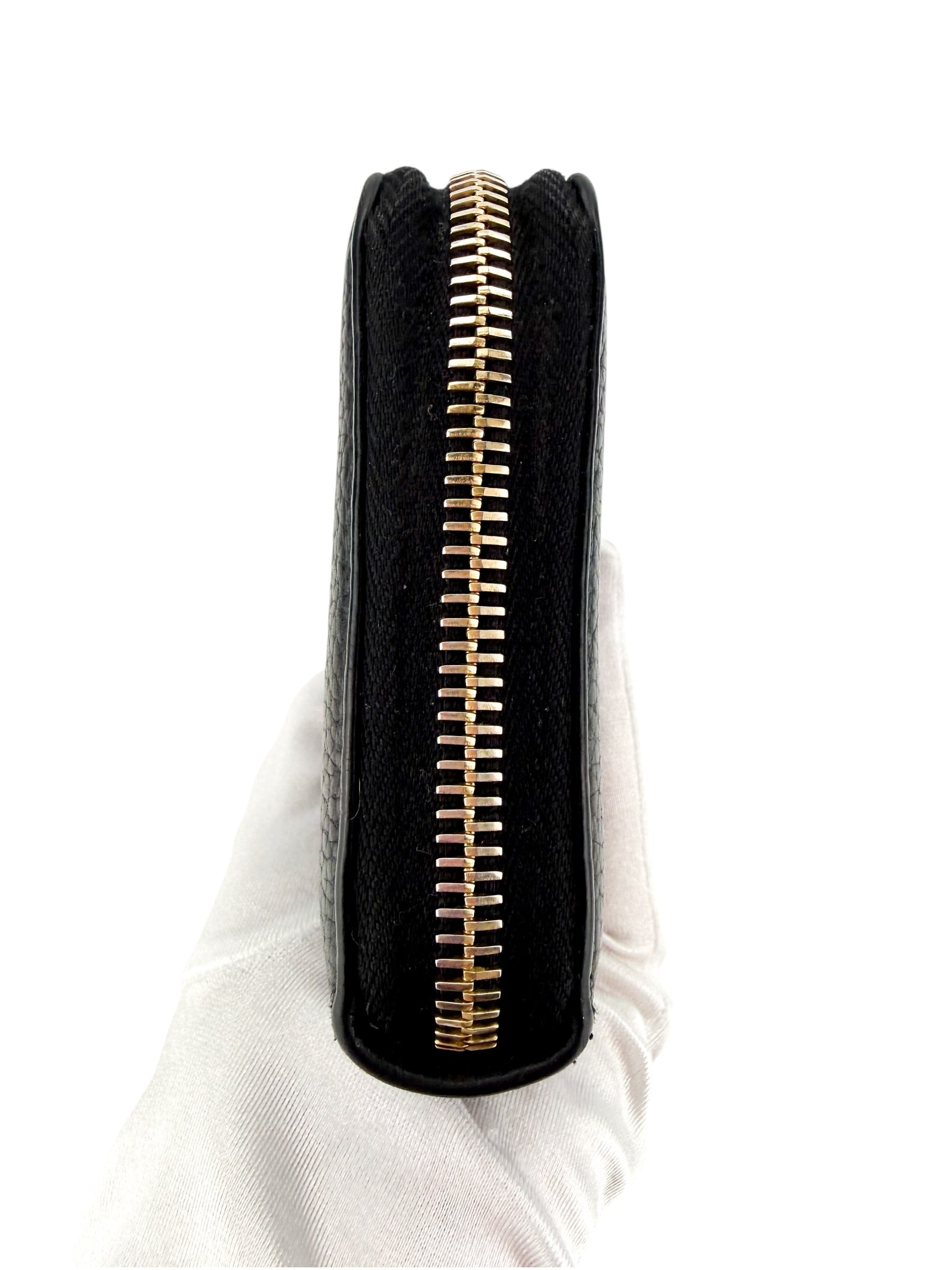 Gucci Pebbled Calfskin Soho Zip Around Wallet Black